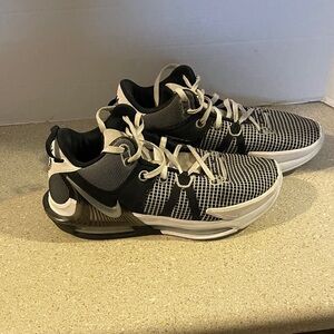 Nike Black and White Men's SneakersL